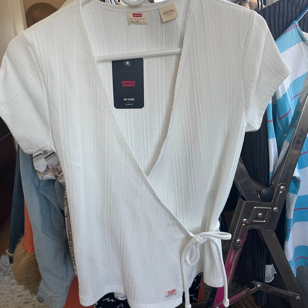 Levi's Wrap Shirt - Picture 2 of 5